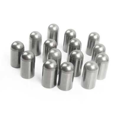 As peças à terra terminadas dos parafusos prisioneiros do carboneto de tungstênio SR8 chanfram R2.0 OD 16mm